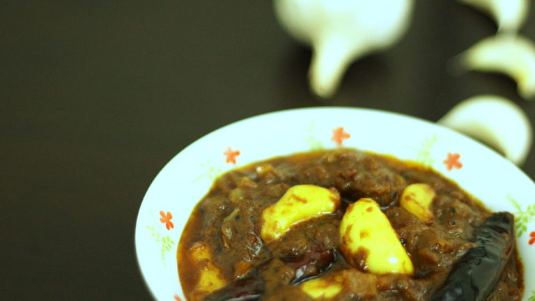 Poondu Kulambu | Garlic Curry Recipe