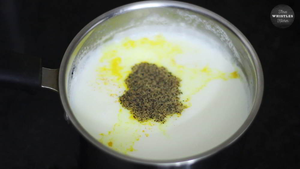 add turmeric pepper powder in milk